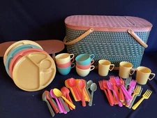 Vintage Hawkeye Picnic Woven Basket Green-Tan with Picnic Set