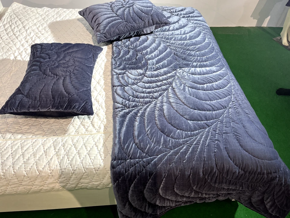 Grey velvet shell quilt King Size comforter Bedspread Blankets Bedding set - Image 4 of 4