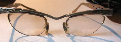Vintage B&L 4 1/4 - 5 1/2 Gold/Silver tone eyeglasses - Picture 5 of 9