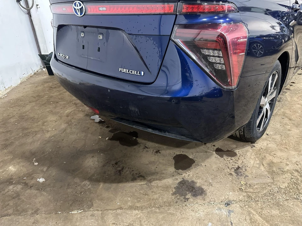 Used Rear Bumper Assembly Rear fits: 2017 Toyota Mirai Rear Grade A Foto 3 de 4