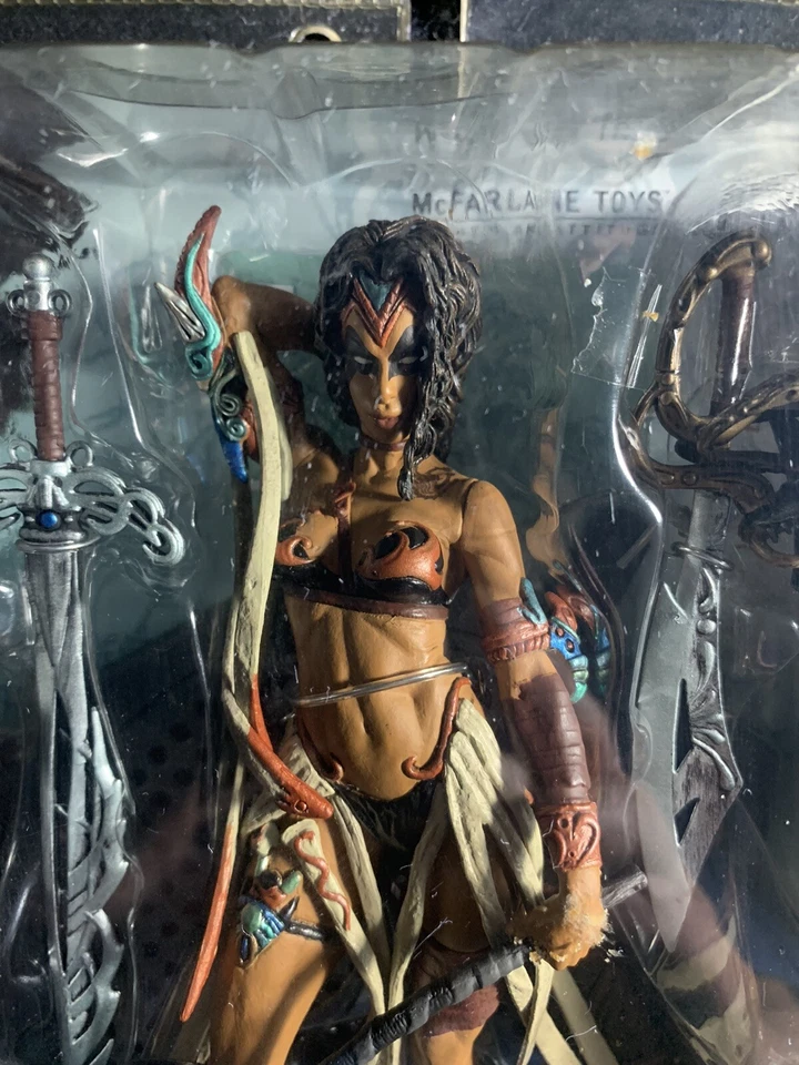 Spawn Mutations: Warrior Lilith - Variante de sujetador negro. McFarlane Toys Serie 23  Foto 2 de 3