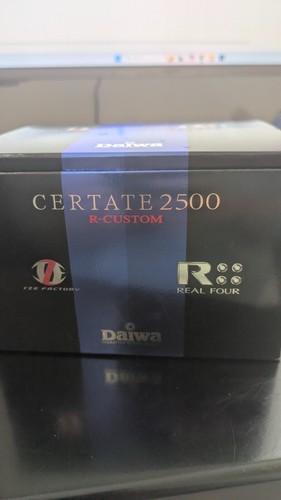 Daiwa CERTATE 2500 R-Custom NEW never used in box Fishing Reel - Picture 2 of 5