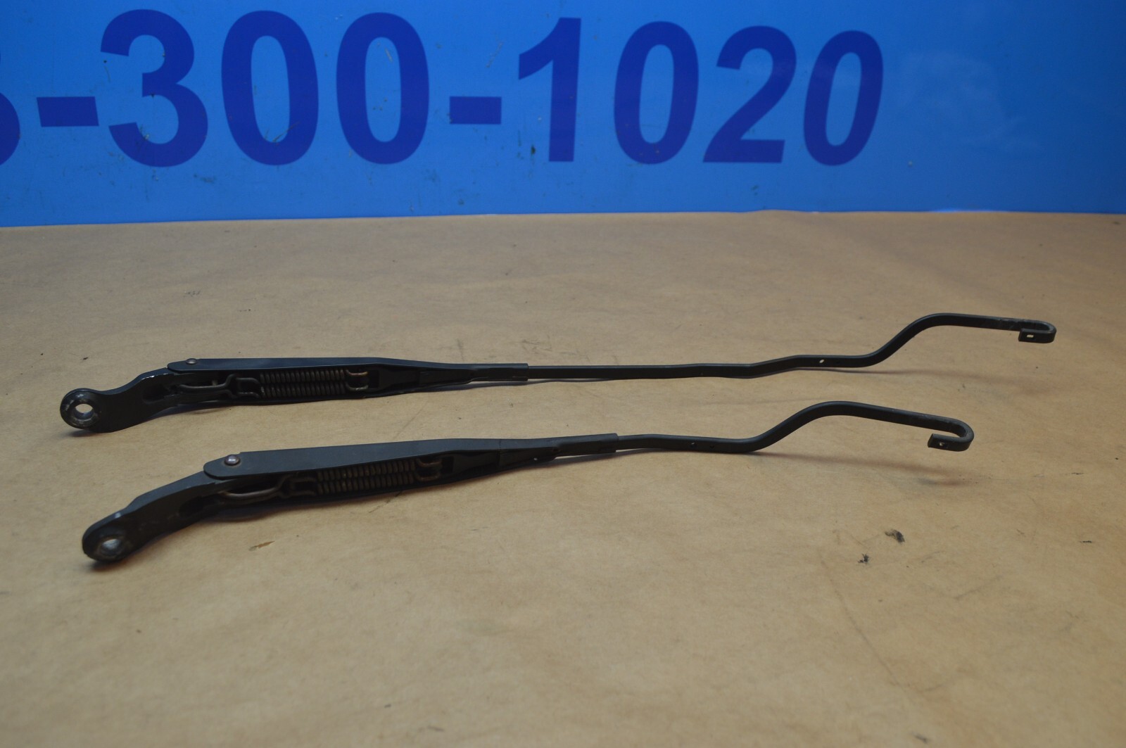 2004 M138 MASERATI M128 GT WINDSHIELD WIPER WIPERS ARM ARMS LEFT & RIGHT PAIR