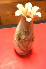 Lovely Elico Ltd. Peach   -Tulip Shaped Vase With Leaf Scallopped Edge
