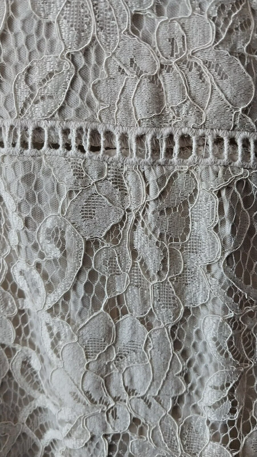 OFF WHITE Abito midi Alexia Admor nuovo con etichette pizzo overlay Deep V senza maniche bianco sporco taglia 14 L