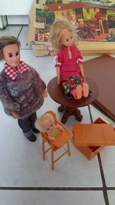 Familie Sonnenschein + Puppenhaus MATTEL Vintage 1970er Siehe Bilder - Bild 1 von 4