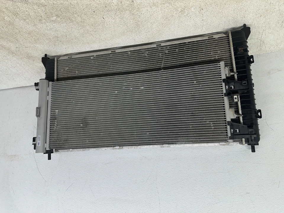 Radiator Condenser 2019-2025 Chevrolet Silverado 1500 GMC Sierra 1500 TYC Foto 3 de 4