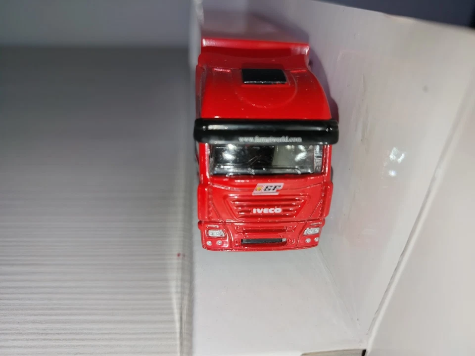 Iveco Stralis Scuderia Ferrari Modellino 1:87 Camion New Ray Da Collezione - Immagine 4 di 4