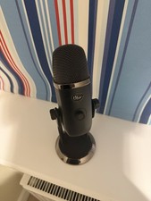 Blue Yeti A00104 USB Condenser Microphone Black With Stand