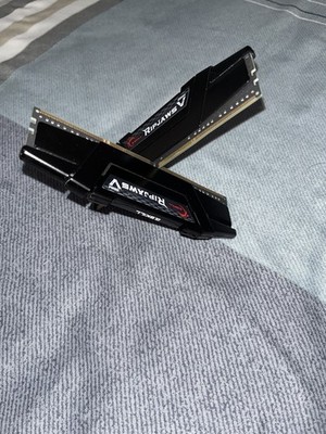 G.SKILL Ripjaws V 16GB (2x8GB) DDR4-3200 PC4-25600 DIMM F4-3200C16D-16GVKB