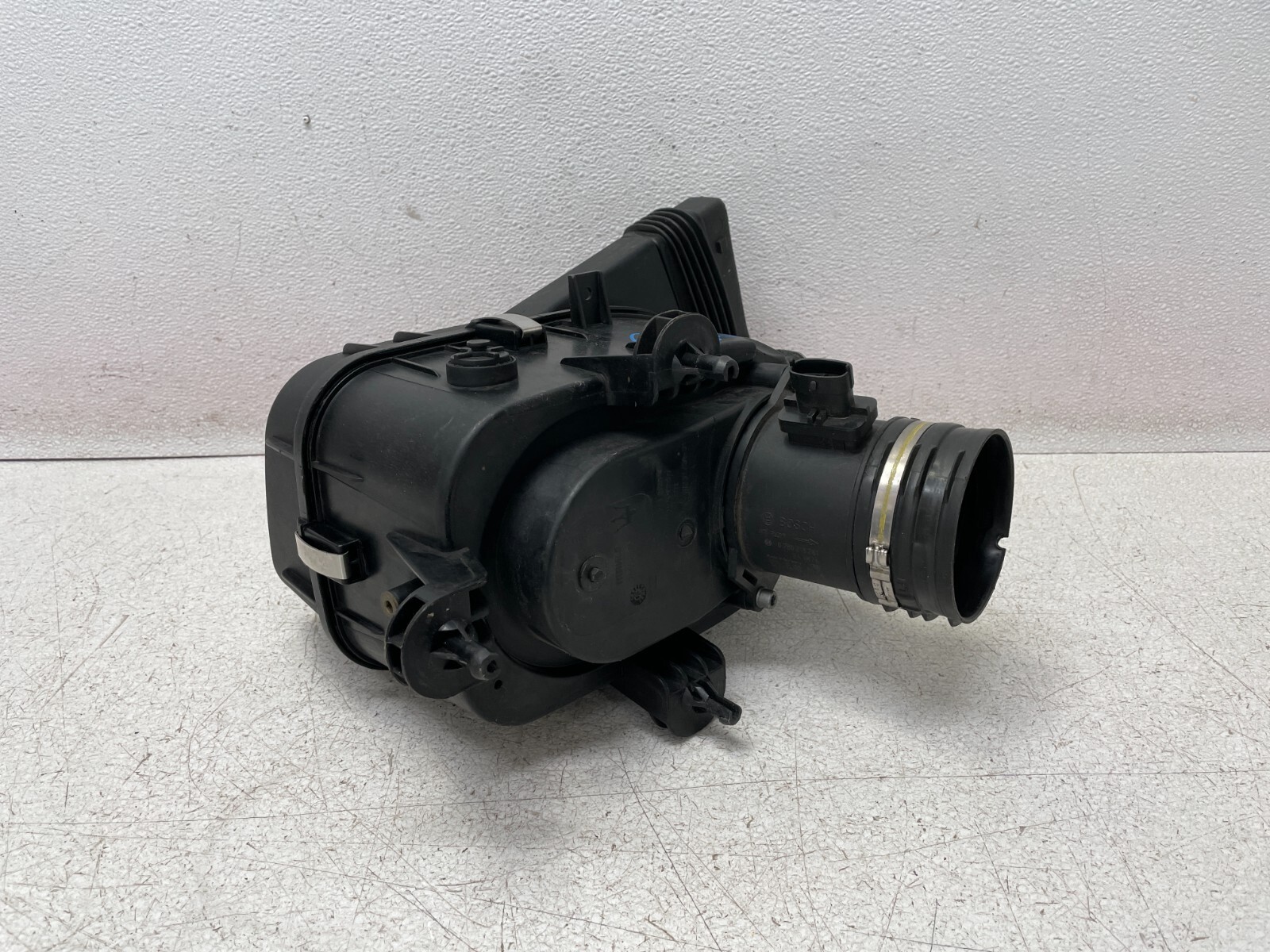 14 15 16 17 Maserati Ghibli Right Air Intake Filter Housing Cleaner Box 1376 OEM