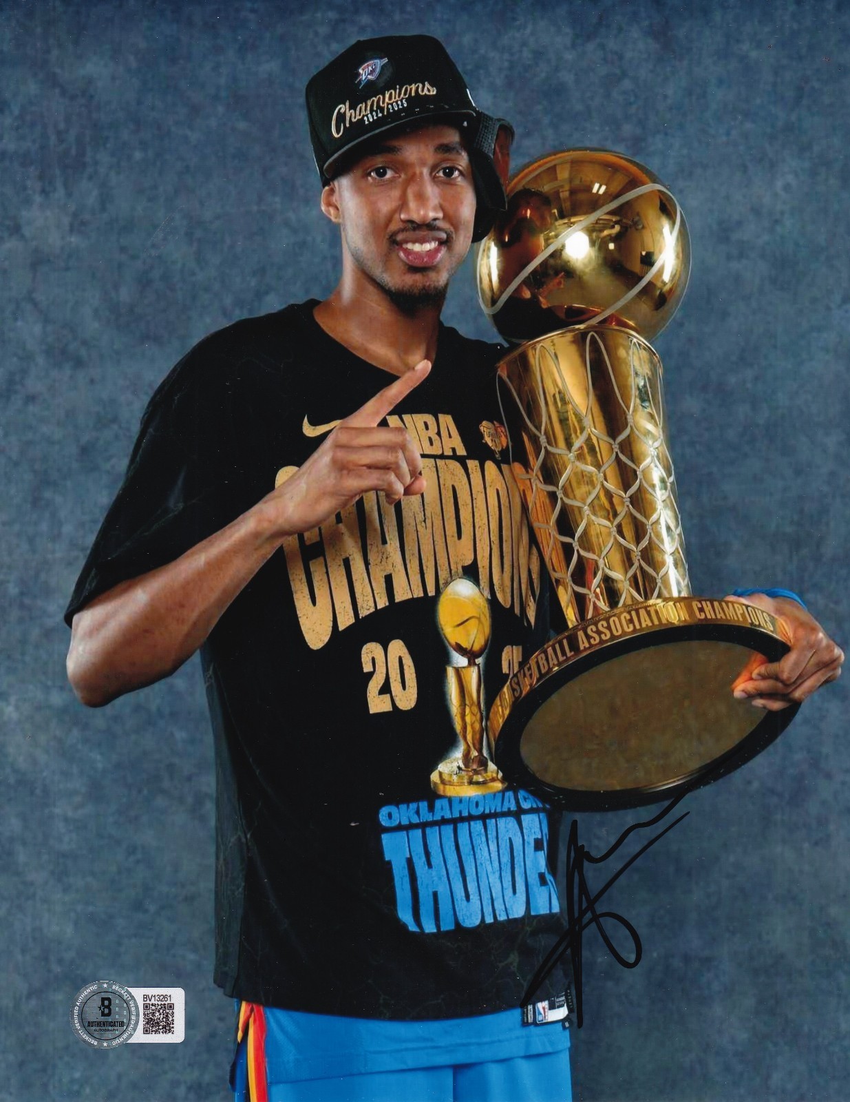 AARON WIGGINS signed (OKLAHOMA CITY THUNDER) basketball 8X10 BECKETT BV13261 