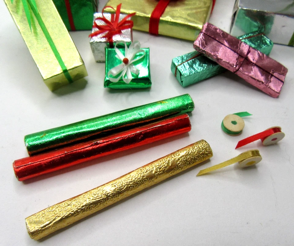 dollhouse miniature 12 Xmas finely wrapped gifts presents + wrapping paper Lot - Image 3 of 4
