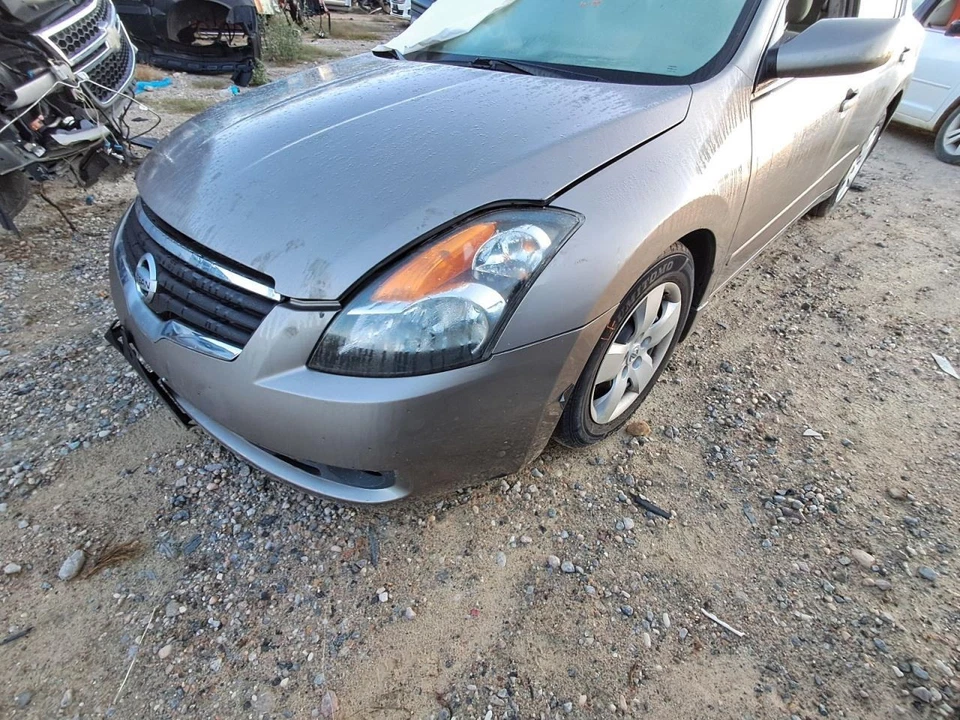 2007 Nissan Altima Front Windshield Wiper Motor OEM Used 135K Mileage - Image 3 of 4