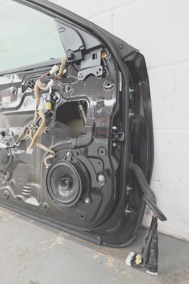 2013-2018 NISSAN ALTIMA LEFT SIDE FRONT DOOR SEMI-COMPLETE (OEM) Foto 3 de 4