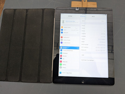 Apple iPad 4 A1458 9.7'' Tablet MD510LL/A Dual Core 16GB Silver/Black WiFi 