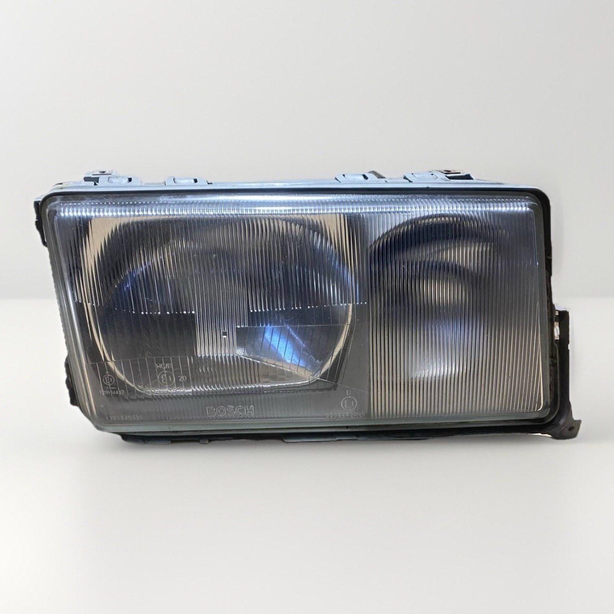 Mercedes-Benz W201 190E Front Right Headlight Assembly BOSCH 0301067330