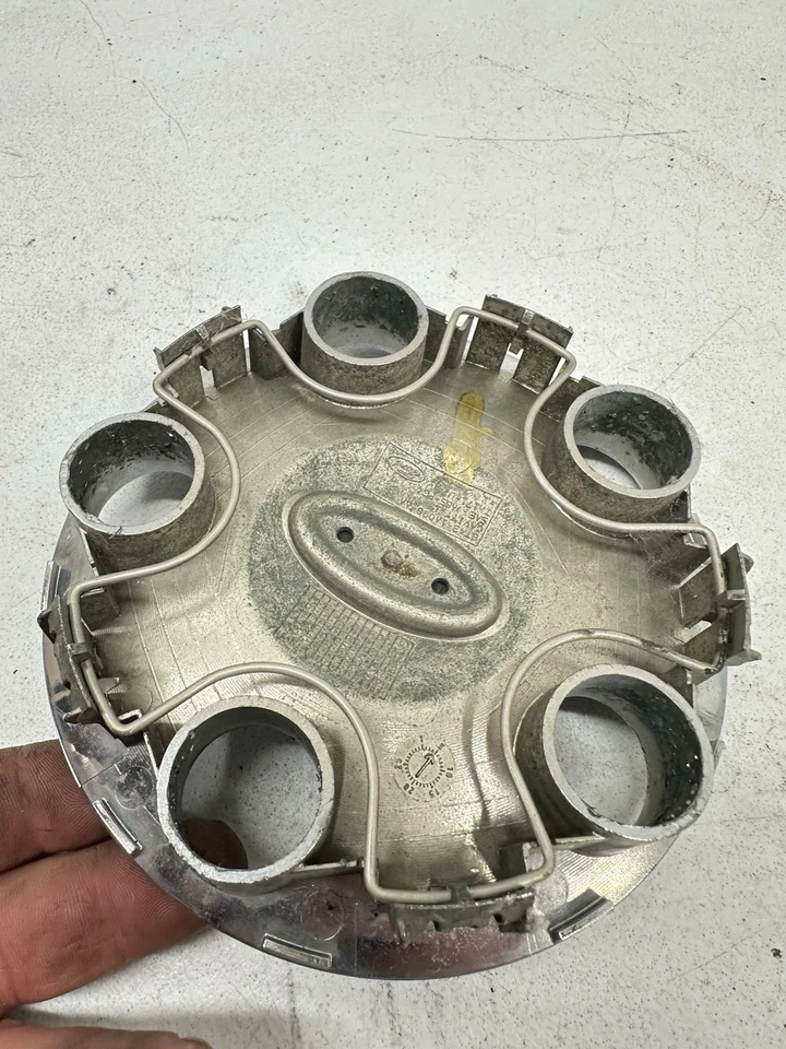 Tapa central cromada Ford Edge 2008-2010 OEM 8T43-1A096-AA BT43 S3 08 09 10 Foto 4 de 4