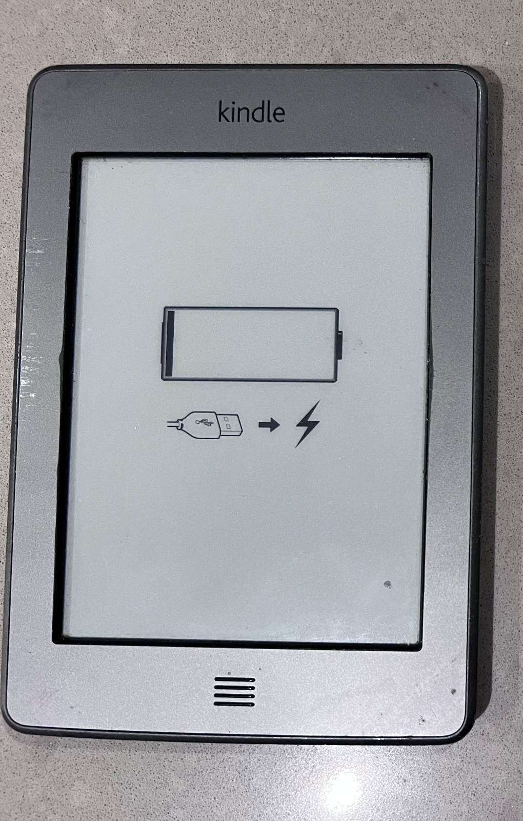 Used Amazon Kindle Touch 4th Gen DO1200 Wi-Fi eBook E-Reader 6" (18305)