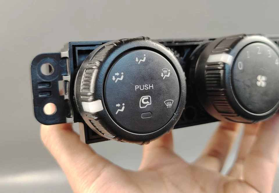 2013 2015 MITSUBISHI FUSO FE SERIES CLIMATE CONTROL AC PANEL MK582600 - Image 4 of 4