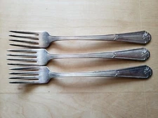 3 Vintage Collectible ANTIQUE FORKS 7.5" *WM ROGERS MFG CO* EXTRA SILVER PLATE 