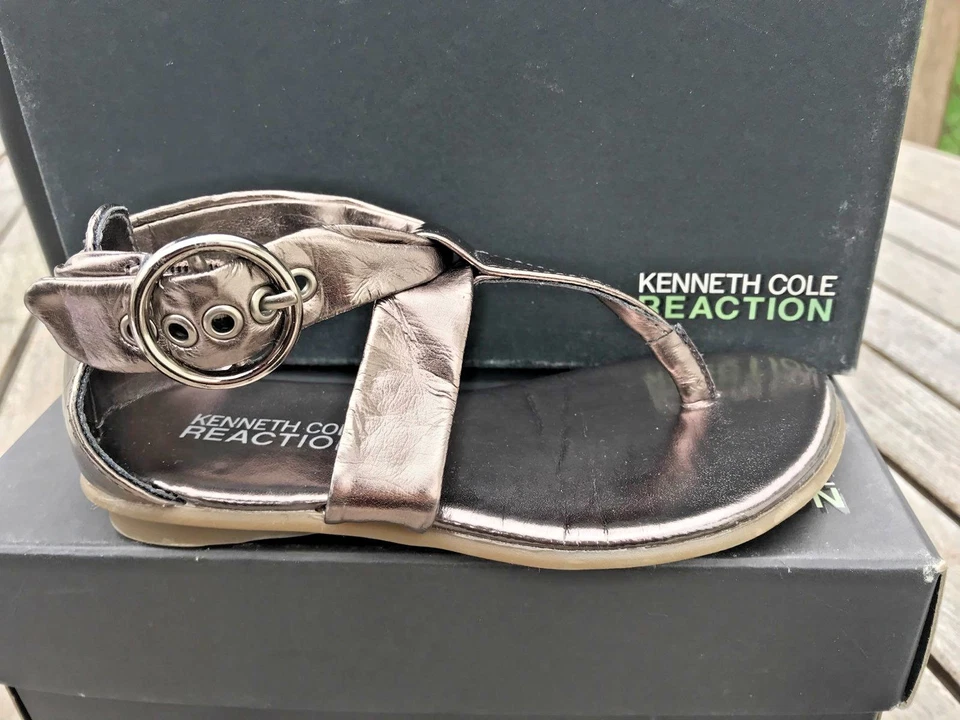 Sandálias Little Girls Kenneth Cole Reaction sandálias estanho tamanho 9 M NOVAS - Imagem 2 de 3