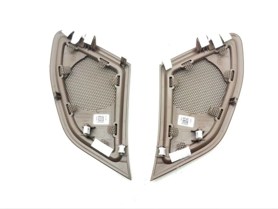 Loudspeaker grille Dodge RAM 1500 IV gen 2019 6EZ29TRMAD Foto 2 de 4