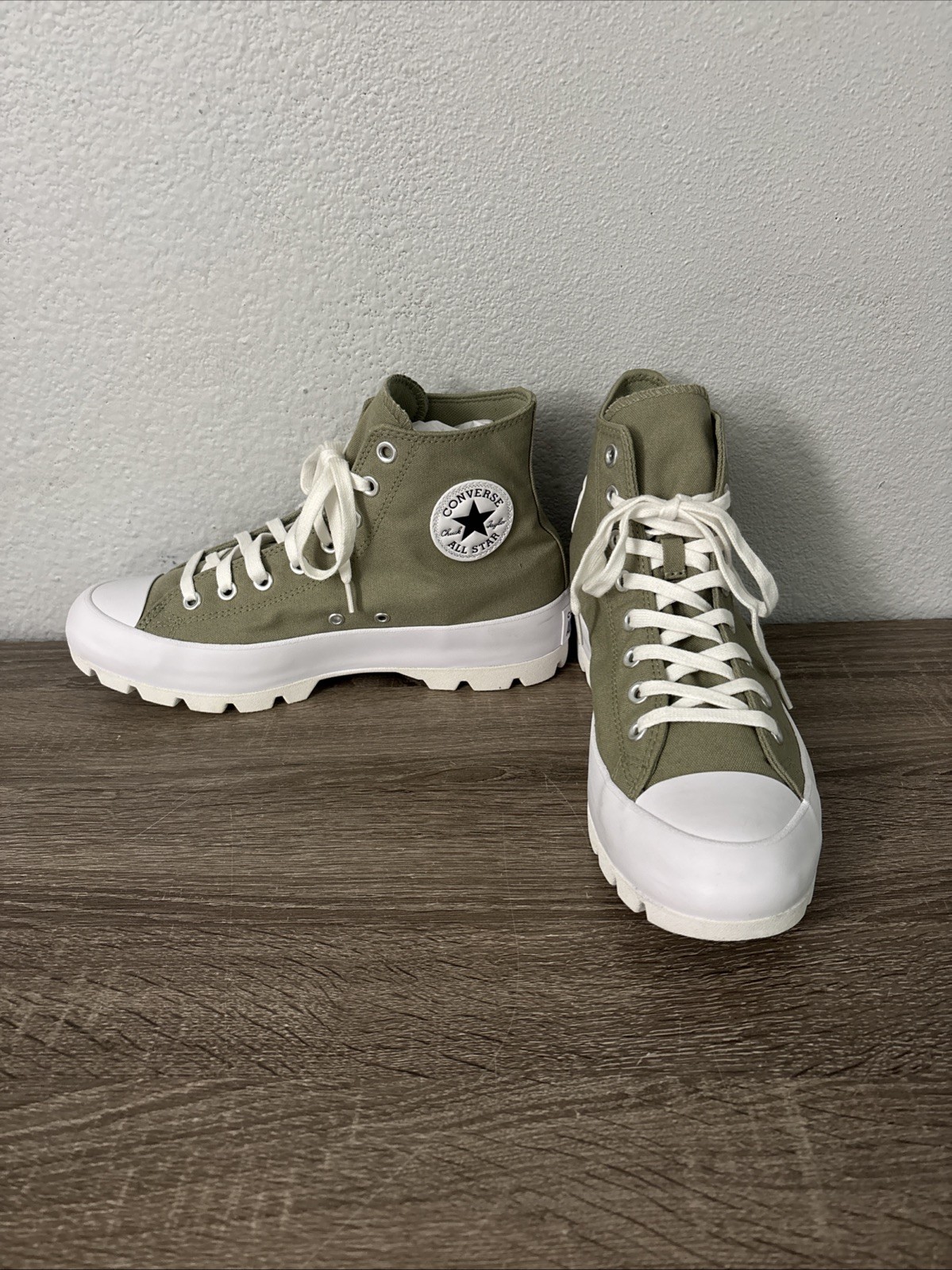 Converse Chuck Taylor All Star Lugged 571114C Light Green Womens Size 10.5 Converse Chuck Taylor All Star Lugged 571114C Light Green Womens Size 10.5