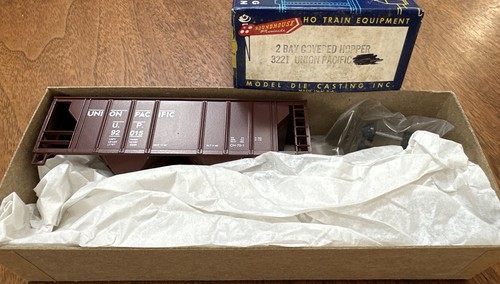 Kit Roundhouse HO #3221 2 bahías tolva cubierta Union Pacific 92015 nuevo en caja Nueva York | Zustand: New