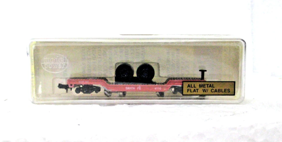 N SCALE SANTA FE DEPRESSED FLAT CAR WITH 2 REELS & FIGURES SF 84110 - Image 4 of 4