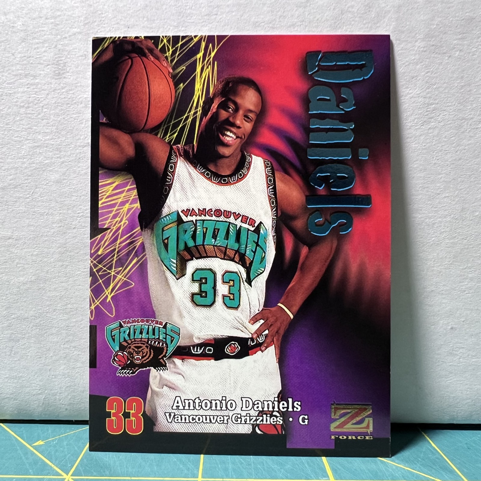 1997-98 Skybox Z-Force - Antonio Daniels #175 (RC)