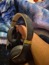 Beats Studio3 Over-Ear Headphones - Midnight Black LOOK AT DISCRETION