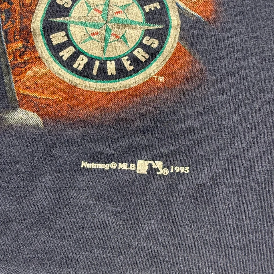 Vintage 1995 Seattle Mariners MLB Catcher Mask Stadium Baseball T-Shirt USA - XL - Image 3 of 4