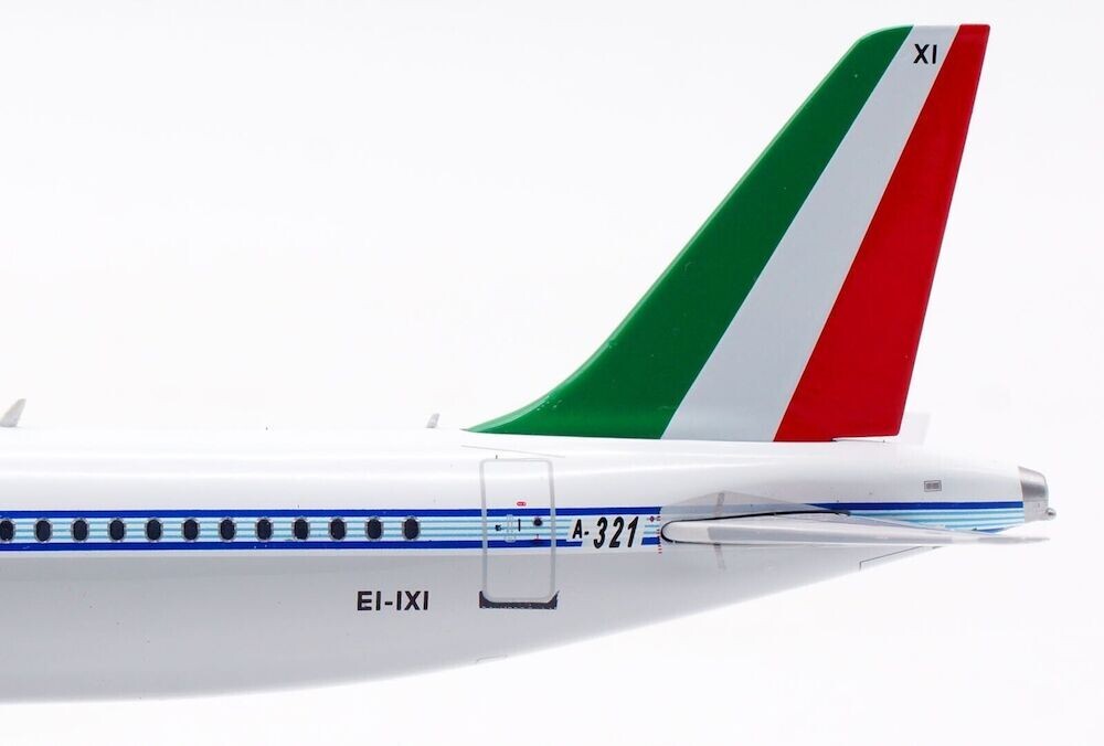 アリタリア航空 A I R B U S-A321 Alitalia (retro livery) / Airbus A321-100/ EI-IXI