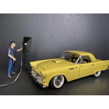 "WEEKEND CAR SHOW" FIGURINE V FOR 1/18 SCALE MODELS BY AMERICAN DIORAMA 38213