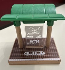 Brio Wooden Bus Train Station Depot Platform Green Excellent