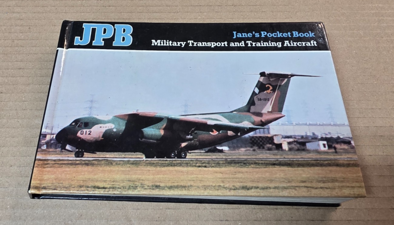 Jane's Pocket Book of Military Transport and Training Aircraft Hardback