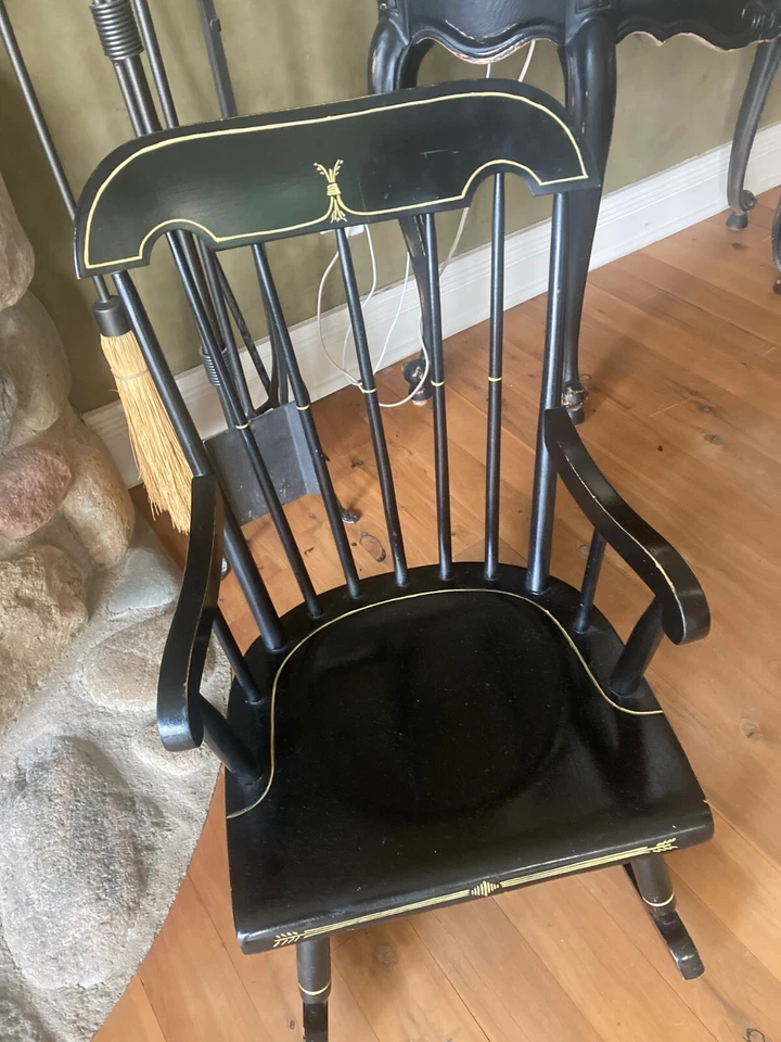 MECEDORA INFANTIL NICHOLS & STONE VINTAGE - Ubicada Ciudades Gemelas Foto 2 de 4