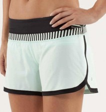 Lululemon Groovy Run Short in Mint Moment / Quilting Winter Size 6
