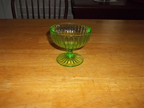 vintage uranium glass ribbon pattern dessert fruit bowl depression glass