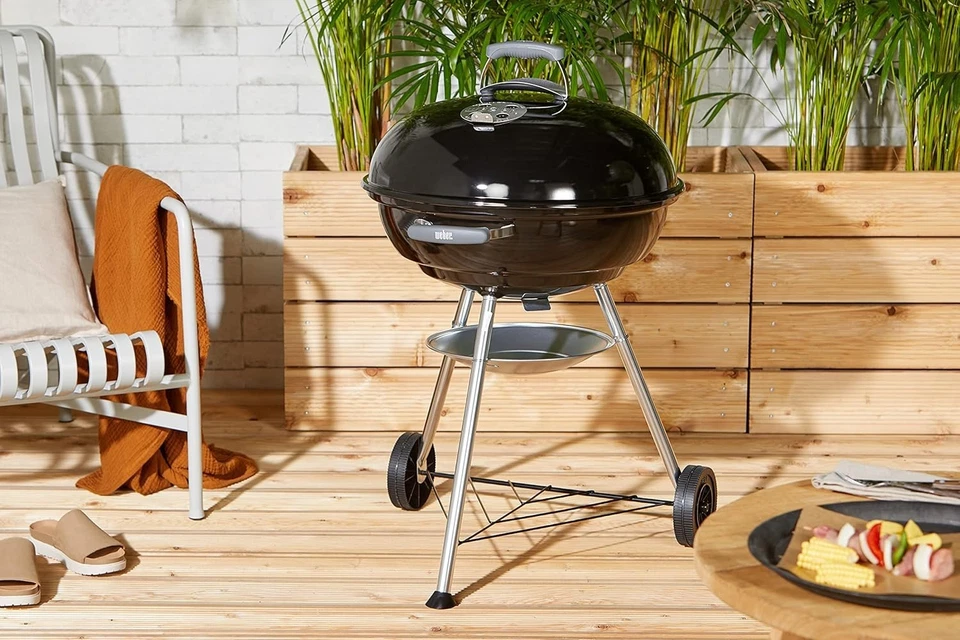 Large 57cm Kettle Charcoal BBQ Grill | Porcelain-Enamel Bowl | Adjustable Vents - Image 3 of 4