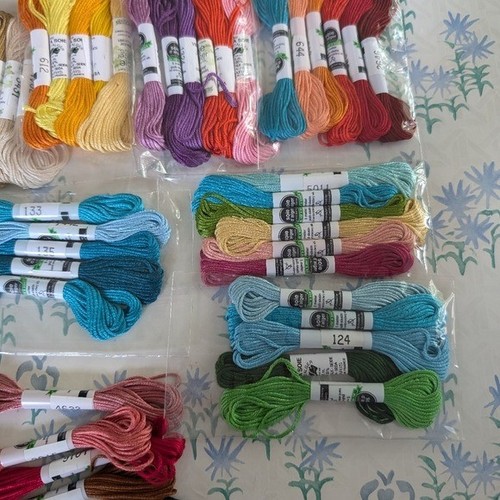 Lot of 55 Au Ver a Soie Embroidery Silk Floss NEW 7 Strand Thread 5m Needlepoint - Picture 5 of 5