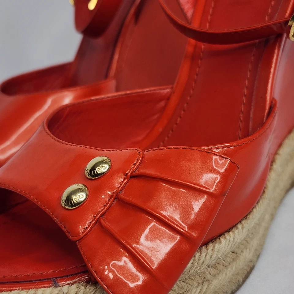 Sandalias de cuña alpargata de charol rojo Louis Vuitton herrajes dorados talla 40 Foto 3 de 4