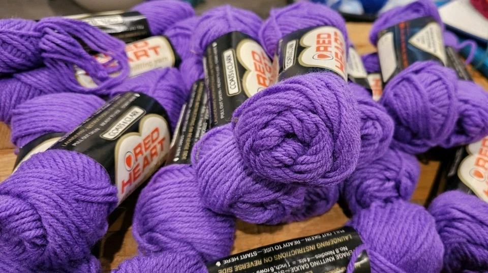 Vintage, Red Heart Wintuk Yarn #586 lilac Worsted Weight New Old Stock, 4 skeins - Image 3 of 4