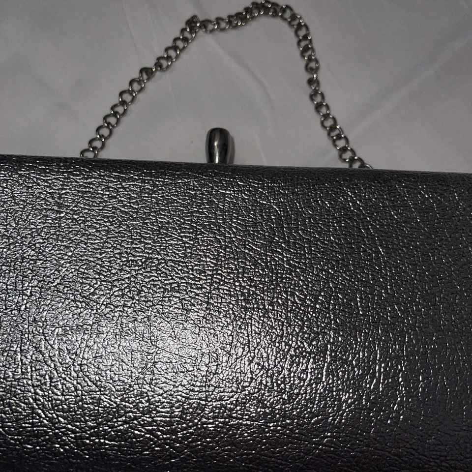 Bolso sin asas con marco de fiesta plateado con monedero y espejo de vidrio cortado Foto 3 de 4