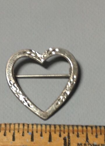 Vintage Beau Sterling Silver Embossed/ Etched Heart Brooch/Pendant - Picture 8 of 10