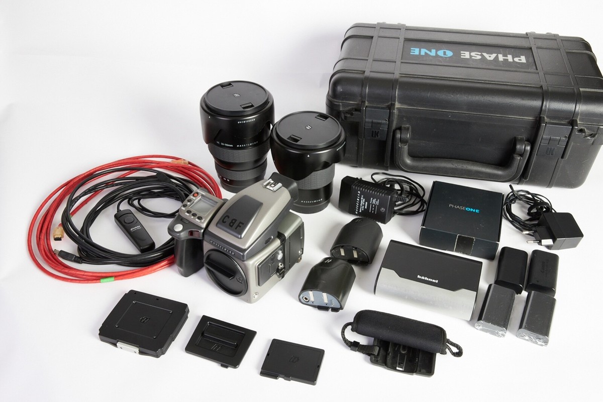 Hasselblad H2 + Phase One p30+ Digital Back + two Hasselblad Hasselblad H2 + Phase One p30+ Digital Back + two Hasselblad