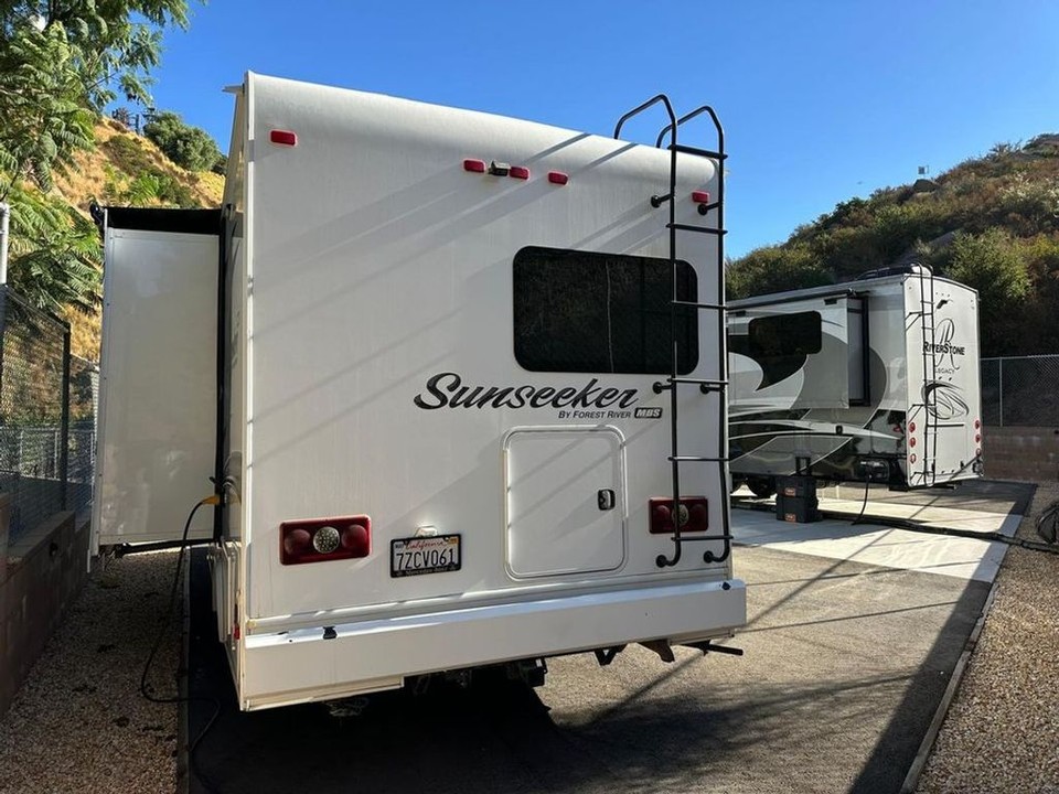 2016 Forest River Sunseeker MBS 2400S 24' Class C Motorhome C41169276