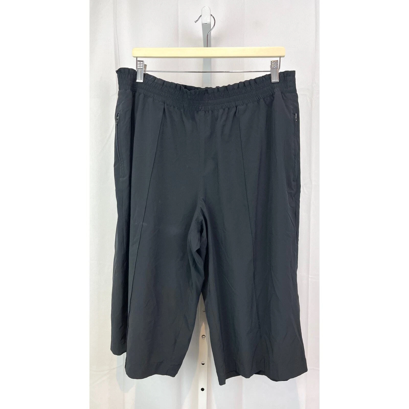 athleta savannah bermuda capri pull on lightweight shorts