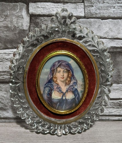 Vintage 5.5"x7" Cameo Creations Glass Framed Woman Cameo Red Velvet Wall Decor